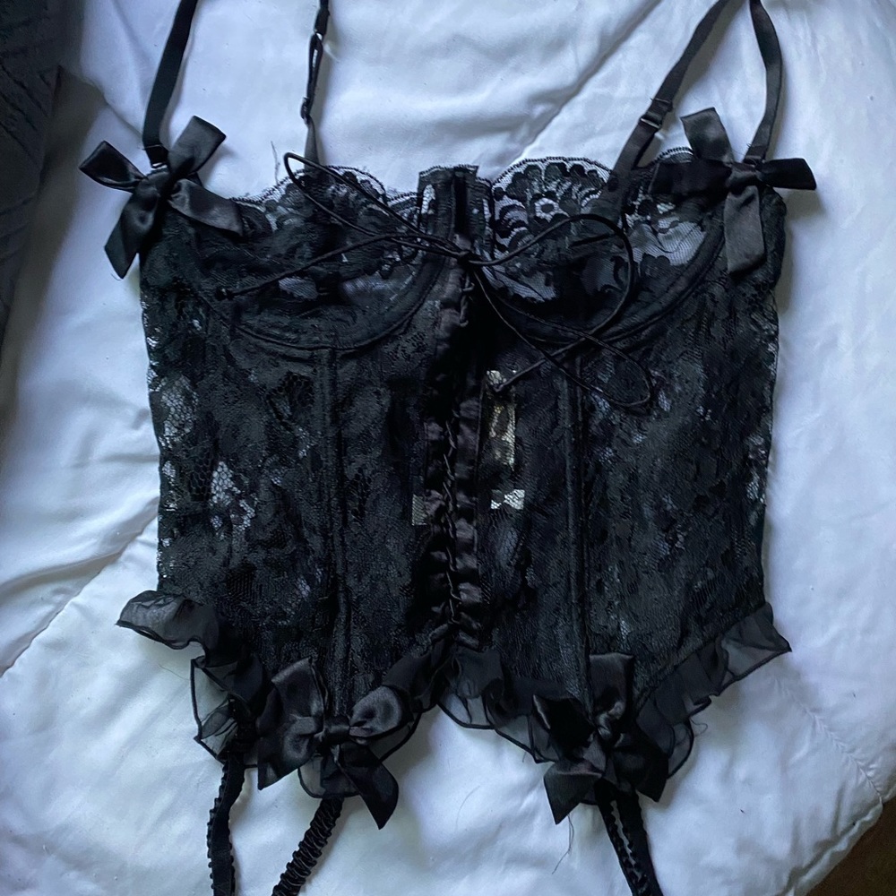 The Vintage Victoria’s Secret Lace Corset - Picture 9 of 12